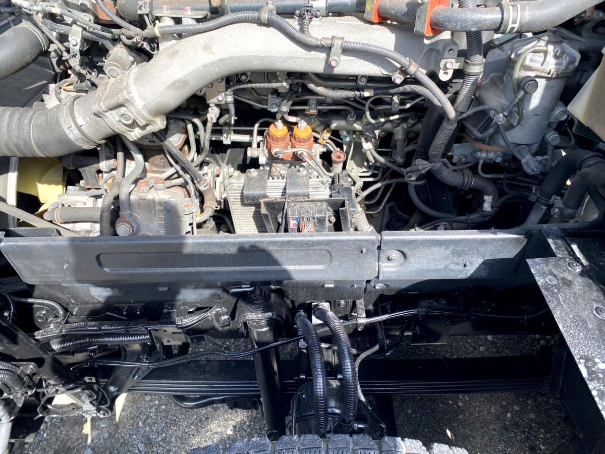 平成29年いすゞギガトラクタヘッドハイルーフQKG-EXD52BD|中古トラックの販売・買取・査定のアイナビ