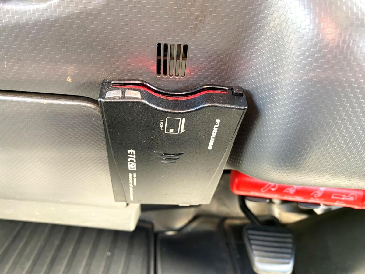 平成27年いすゞエルフ2tアルミバンPG標準ロングTKG-NMR85AN|中古トラックの販売・買取・査定のアイナビ