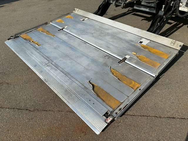 東プレR404A6200ワイド左サイド扉240馬力6速MT|中古トラックの販売・買取・査定のアイナビ