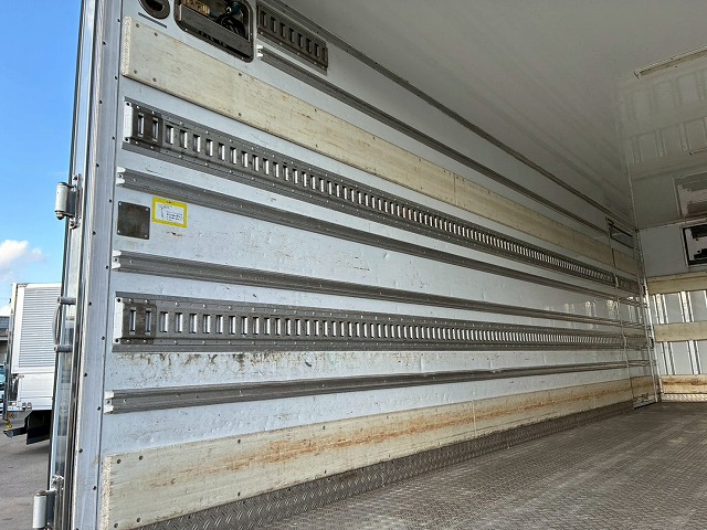 東プレR404A6200ワイド左サイド扉240馬力6速MT|中古トラックの販売・買取・査定のアイナビ