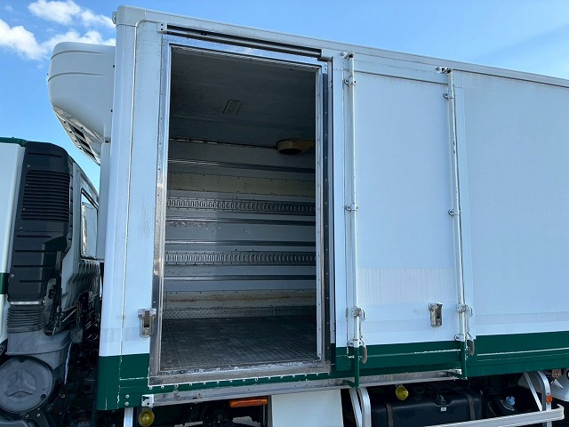 東プレR404A6200ワイド左サイド扉240馬力6速MT|中古トラックの販売・買取・査定のアイナビ