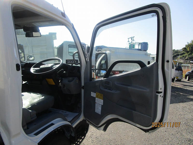 塵芥車 極東開発 回転式 4.7㎥ 未使用車|中古トラックの販売・買取・査定のアイナビ