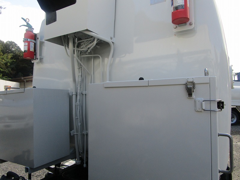 塵芥車 極東開発 回転式 4.3㎥|中古トラックの販売・買取・査定のアイナビ