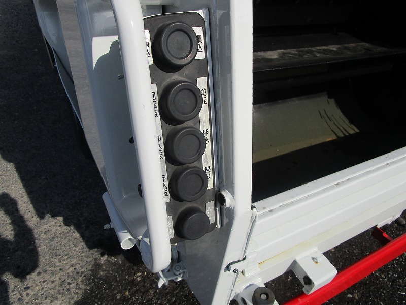 塵芥車 極東開発 回転式 4.3㎥|中古トラックの販売・買取・査定のアイナビ