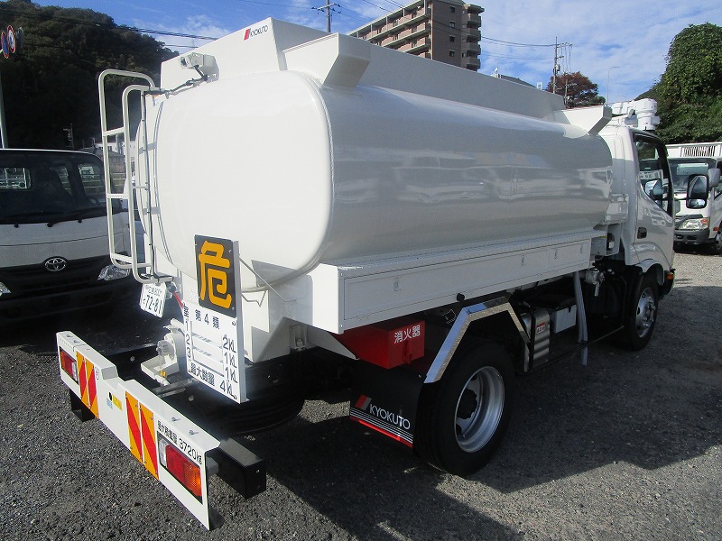 タンク車 極東開発 4KL 3室 未使用車|中古トラックの販売・買取・査定のアイナビ