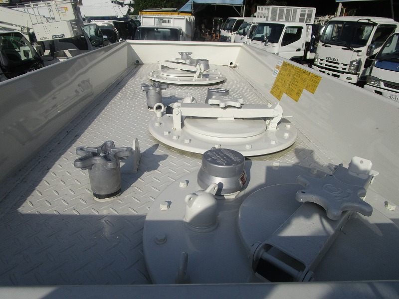 タンク車 極東開発 4KL 3室 未使用車|中古トラックの販売・買取・査定のアイナビ