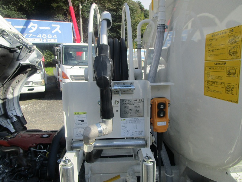 タンク車 極東開発 4KL 3室 未使用車|中古トラックの販売・買取・査定のアイナビ