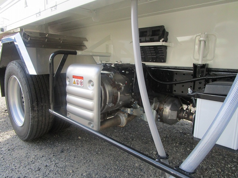 タンク車 極東開発 4KL 3室 未使用車|中古トラックの販売・買取・査定のアイナビ