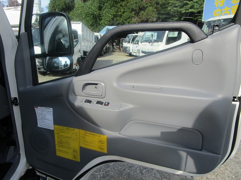 タンク車 極東開発 4KL 3室 未使用車|中古トラックの販売・買取・査定のアイナビ