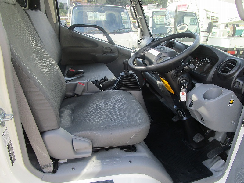 タンク車 極東開発 4KL 3室 未使用車|中古トラックの販売・買取・査定のアイナビ