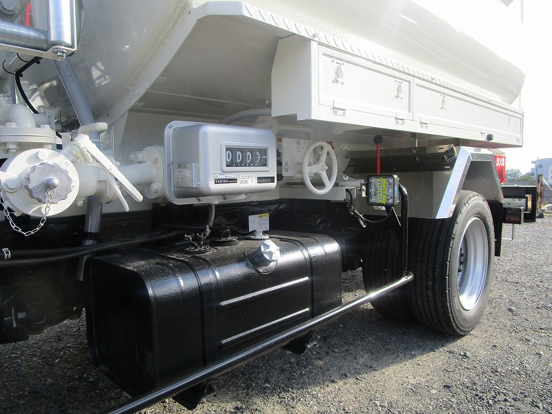 タンク車 極東開発 4KL 3室 未使用車|中古トラックの販売・買取・査定のアイナビ