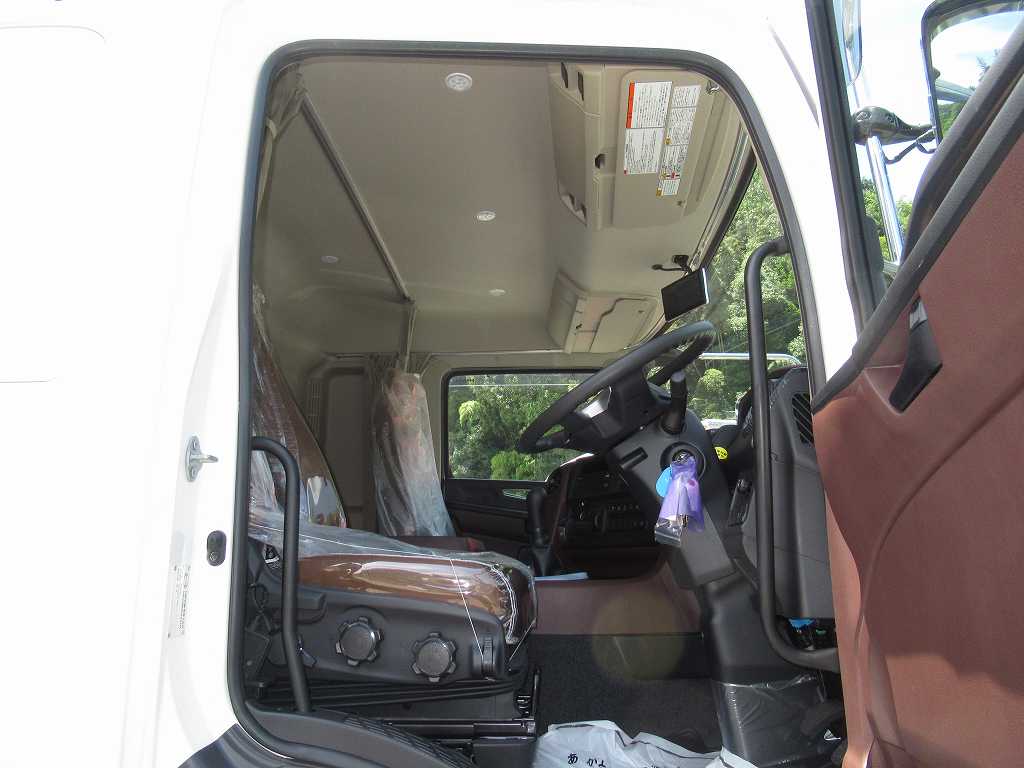 セルフクレーン ユニック 4段 ウィンチ 後輪エアサス 380PS|中古トラックの販売・買取・査定のアイナビ