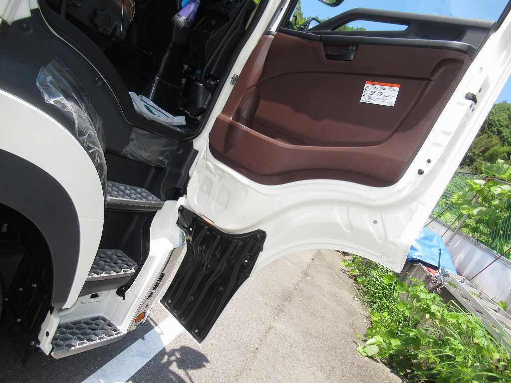 セルフクレーン ユニック 4段 ウィンチ 後輪エアサス 380PS|中古トラックの販売・買取・査定のアイナビ