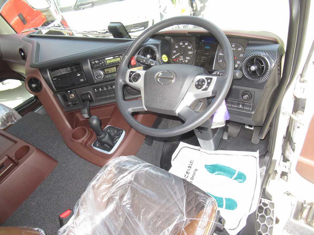 セルフクレーン ユニック 4段 ウィンチ 後輪エアサス 380PS|中古トラックの販売・買取・査定のアイナビ