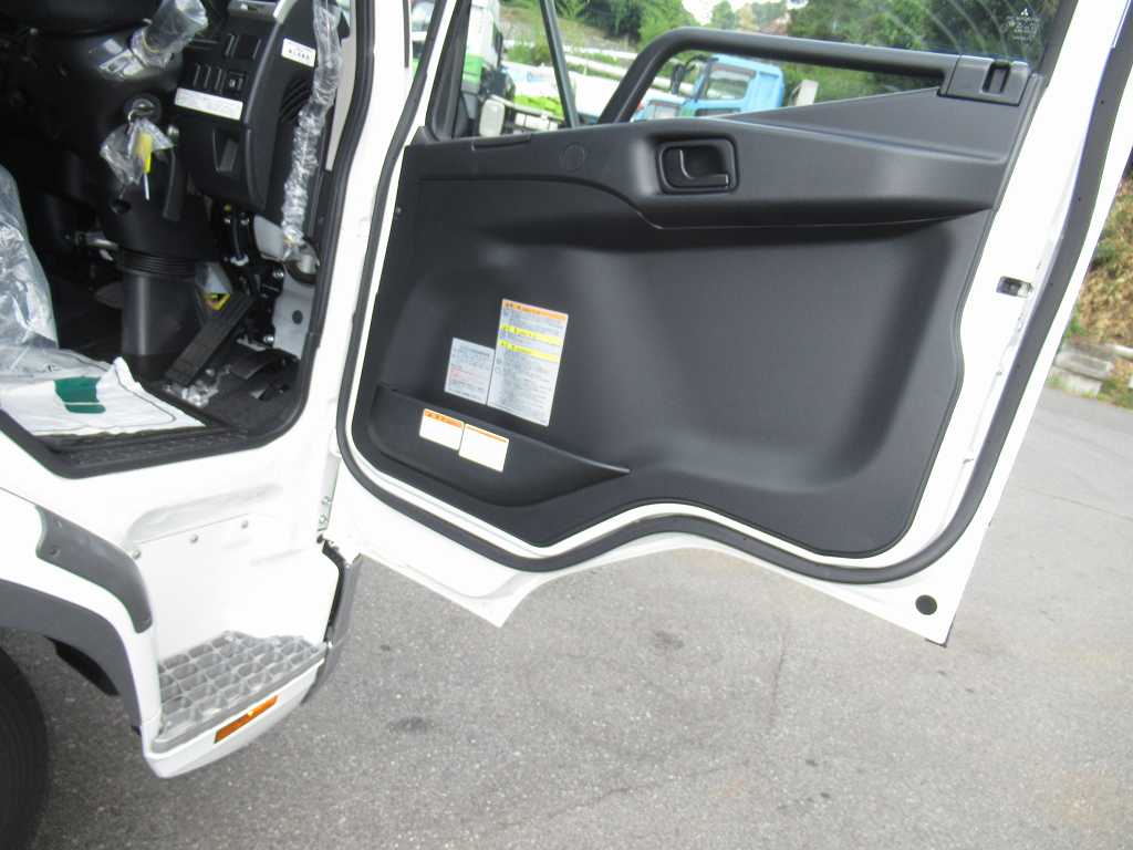 ★240PS パブコ 6200 ワイド エアサス 6速|中古トラックの販売・買取・査定のアイナビ