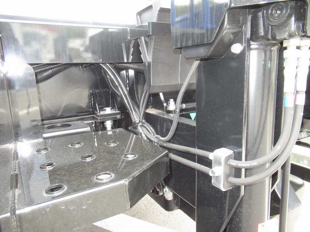 未使用車 アイチ 12.1m 高所作業車 6速 作業床荷重200㎏|中古トラックの販売・買取・査定のアイナビ