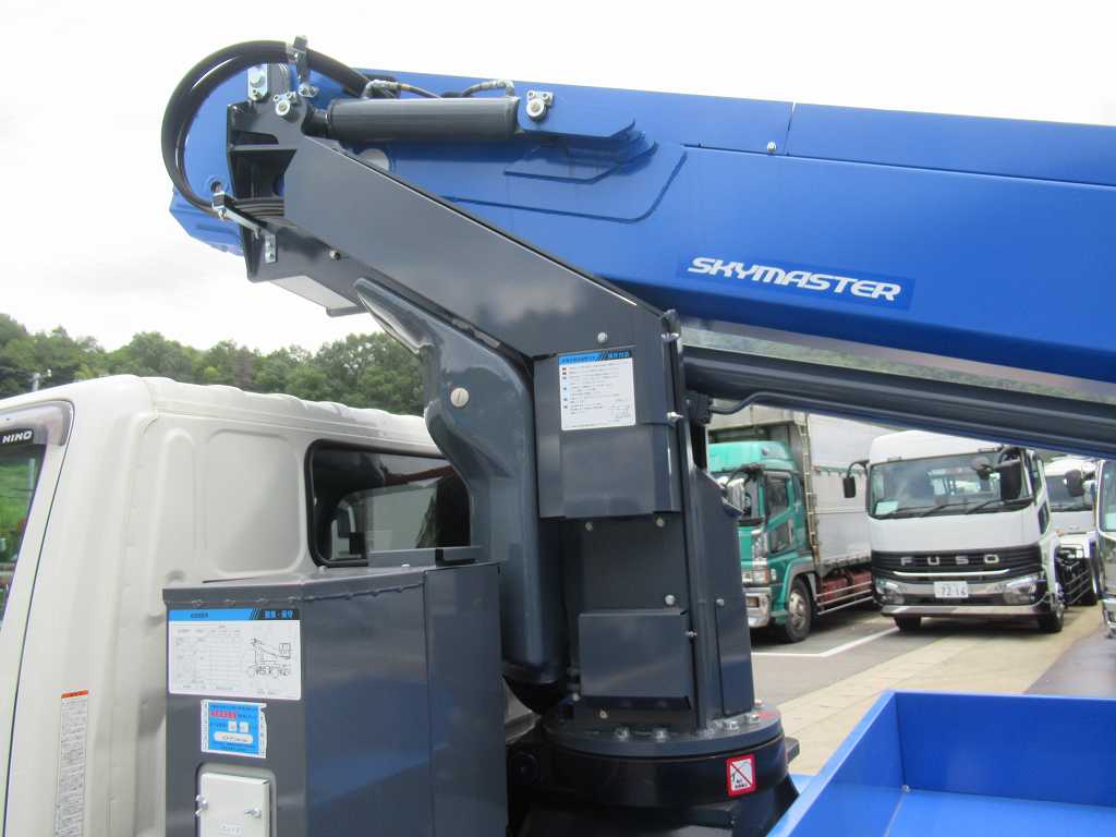 未使用車 アイチ 12.1m 高所作業車 6速 作業床荷重200㎏|中古トラックの販売・買取・査定のアイナビ