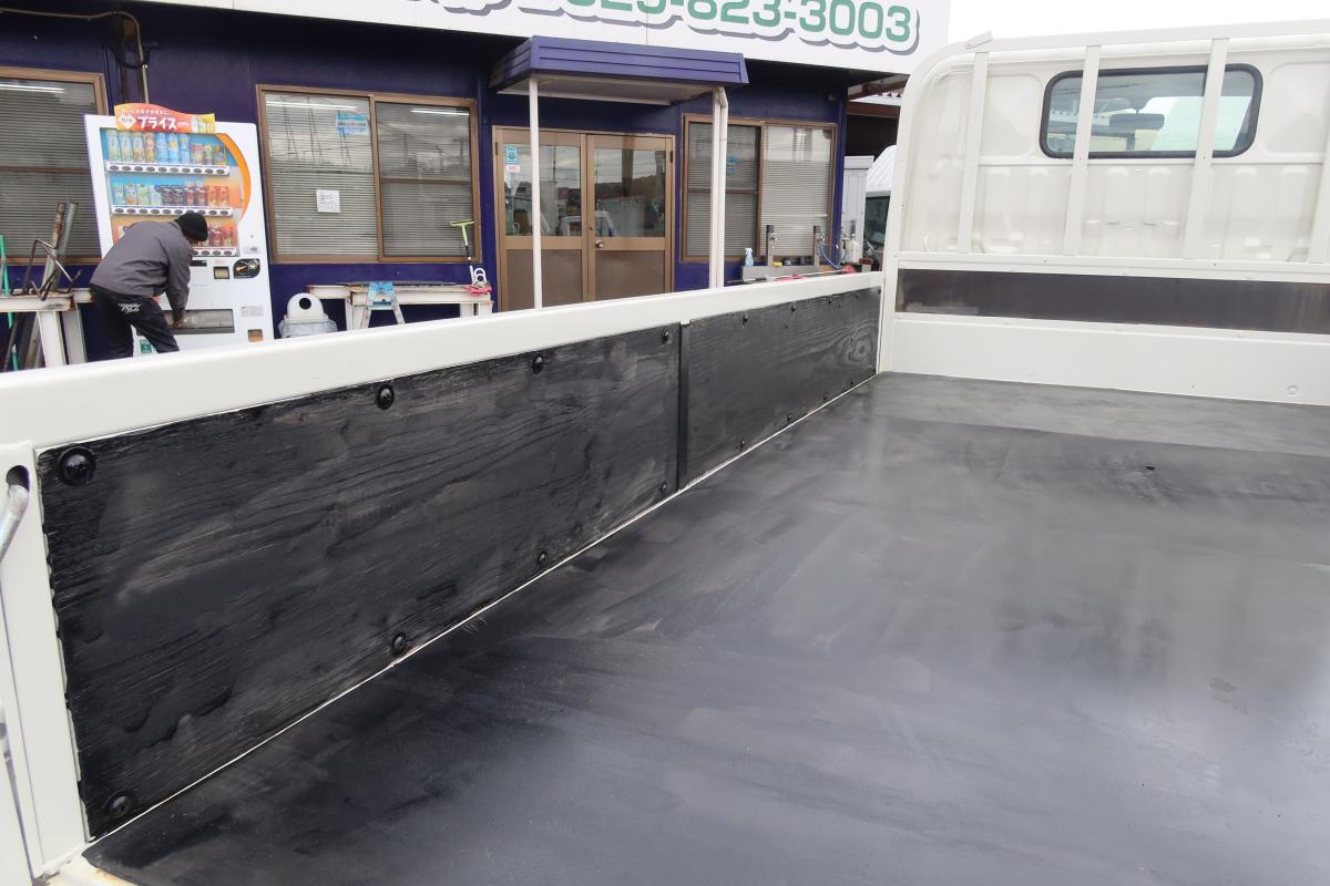 10尺平ボディー 積載2000kg4ナンバー 床鉄板張り 車検付き|中古トラックの販売・買取・査定のアイナビ