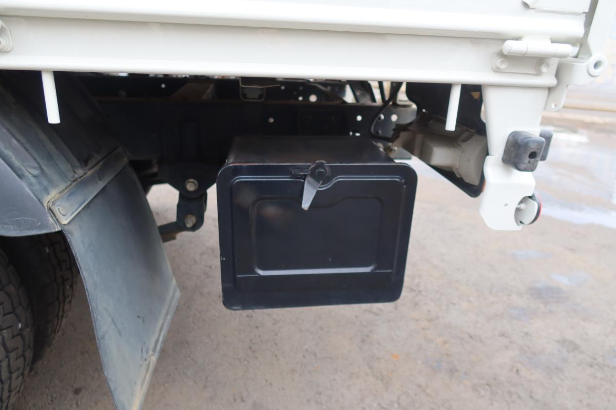 10尺平ボディー 積載2000kg4ナンバー 床鉄板張り 車検付き|中古トラックの販売・買取・査定のアイナビ