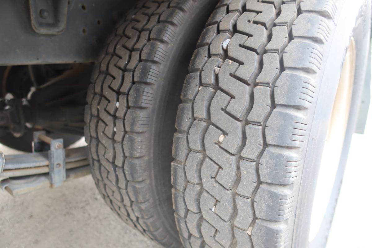 10尺平ボディー 積載2000kg4ナンバー 床鉄板張り 車検付き|中古トラックの販売・買取・査定のアイナビ