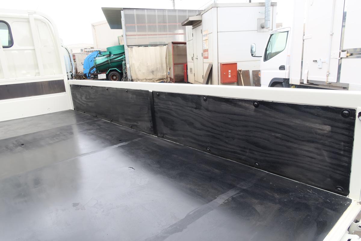 10尺平ボディー 積載2000kg4ナンバー 床鉄板張り 車検付き|中古トラックの販売・買取・査定のアイナビ