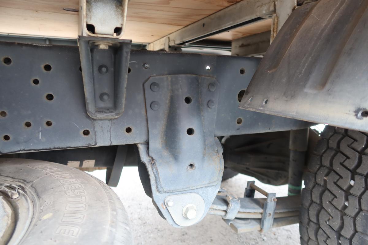 10尺平ボディー 積載2000kg4ナンバー 床鉄板張り 車検付き|中古トラックの販売・買取・査定のアイナビ