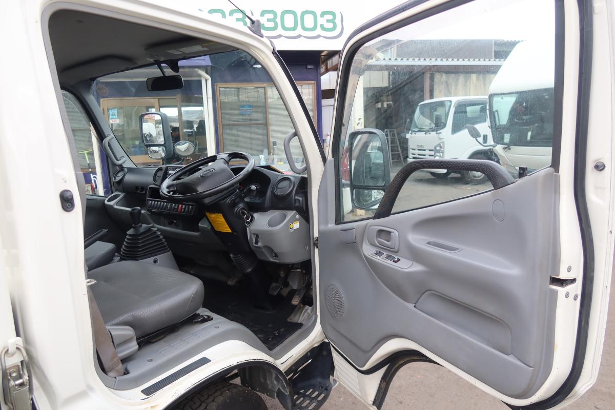 10尺平ボディー 積載2000kg4ナンバー 床鉄板張り 車検付き|中古トラックの販売・買取・査定のアイナビ