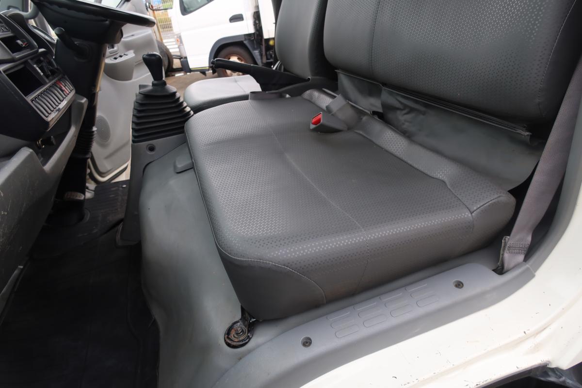 10尺平ボディー 積載2000kg4ナンバー 床鉄板張り 車検付き|中古トラックの販売・買取・査定のアイナビ