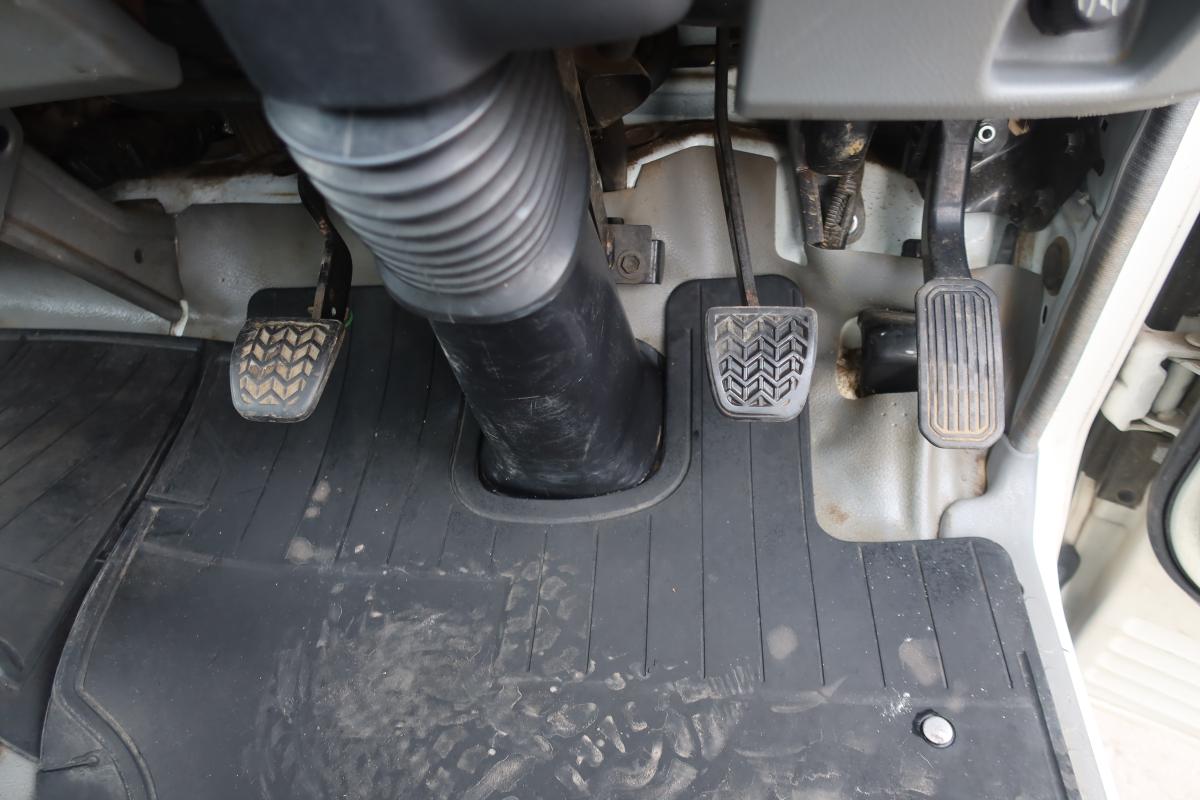 10尺平ボディー 積載2000kg4ナンバー 床鉄板張り 車検付き|中古トラックの販売・買取・査定のアイナビ