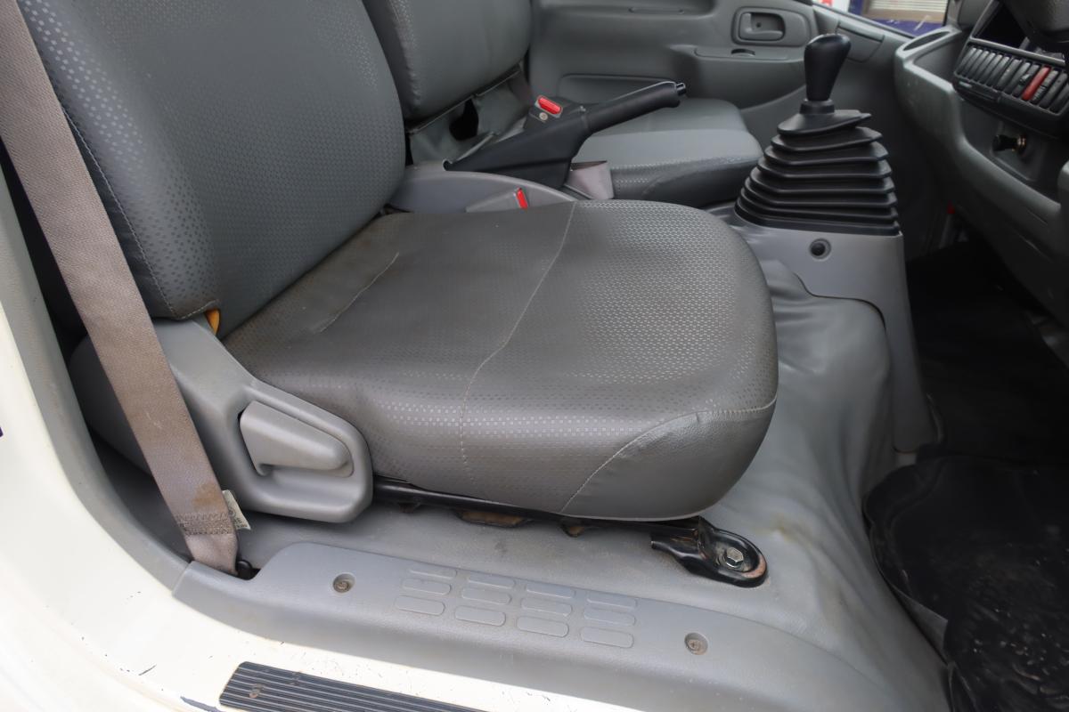 10尺平ボディー 積載2000kg4ナンバー 床鉄板張り 車検付き|中古トラックの販売・買取・査定のアイナビ