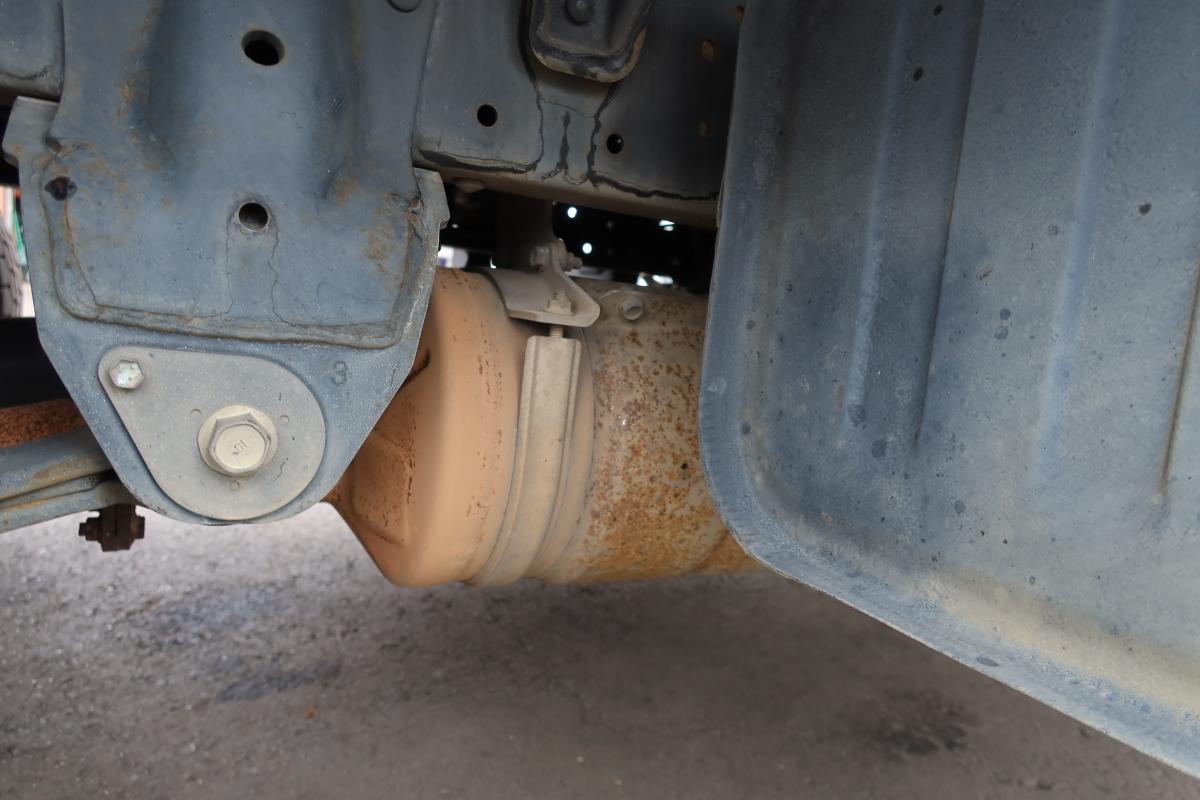 10尺平ボディー 積載2000kg4ナンバー 床鉄板張り 車検付き|中古トラックの販売・買取・査定のアイナビ