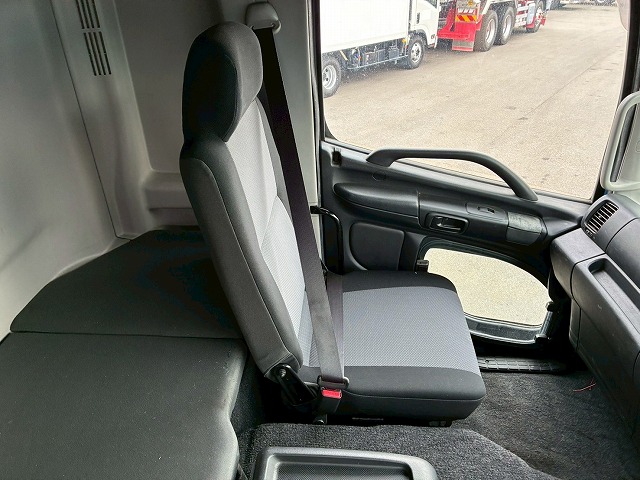 ハイルーフ後輪エアサス背高トランテックス380馬力|中古トラックの販売・買取・査定のアイナビ