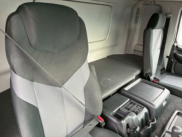 ハイルーフ後輪エアサス背高トランテックス380馬力|中古トラックの販売・買取・査定のアイナビ