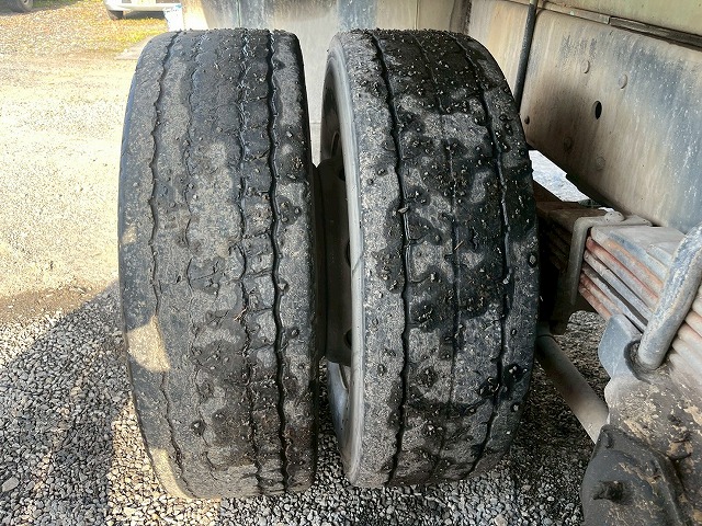 車検付!★増トン車★11トン積載★6×4!3軸2デフ★KYB製8.9立米|中古トラックの販売・買取・査定のアイナビ