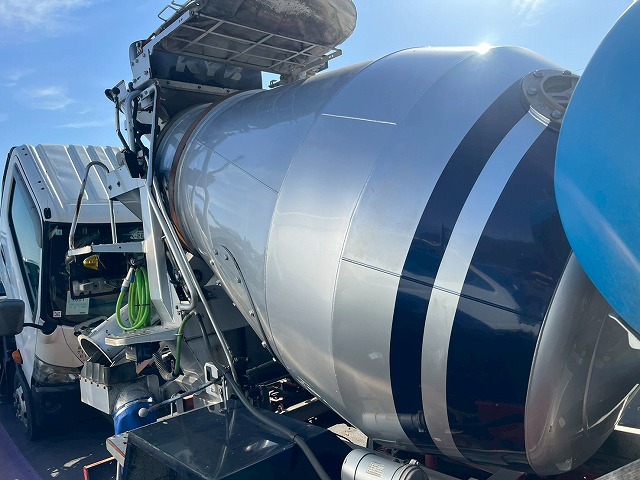 車検付★2.99トン積載★KYB製・2.5立米★電動ホッパー★生コン車|中古トラックの販売・買取・査定のアイナビ