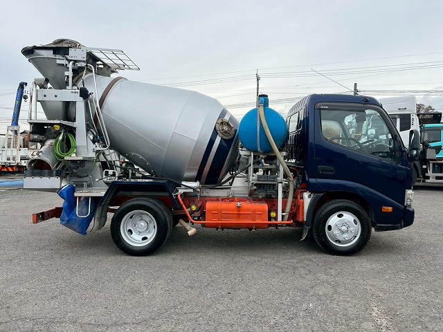 車検付★2.99トン積載★KYB製・2.5立米★電動ホッパー★生コン車|中古トラックの販売・買取・査定のアイナビ