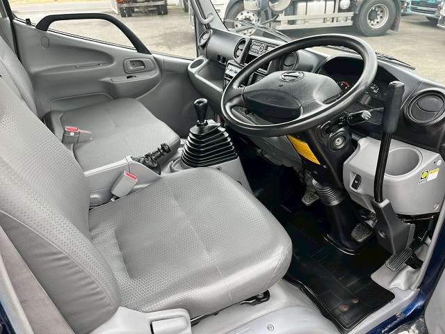 車検付★2.99トン積載★KYB製・2.5立米★電動ホッパー★生コン車|中古トラックの販売・買取・査定のアイナビ