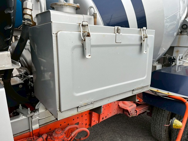 車検付★2.99トン積載★KYB製・2.5立米★電動ホッパー★生コン車|中古トラックの販売・買取・査定のアイナビ