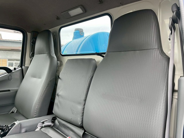 車検付★2.99トン積載★KYB製・2.5立米★電動ホッパー★生コン車|中古トラックの販売・買取・査定のアイナビ