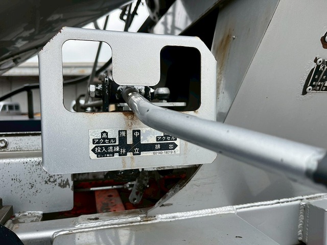 車検付★2.99トン積載★KYB製・2.5立米★電動ホッパー★生コン車|中古トラックの販売・買取・査定のアイナビ