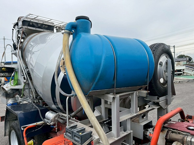 車検付★2.99トン積載★KYB製・2.5立米★電動ホッパー★生コン車|中古トラックの販売・買取・査定のアイナビ