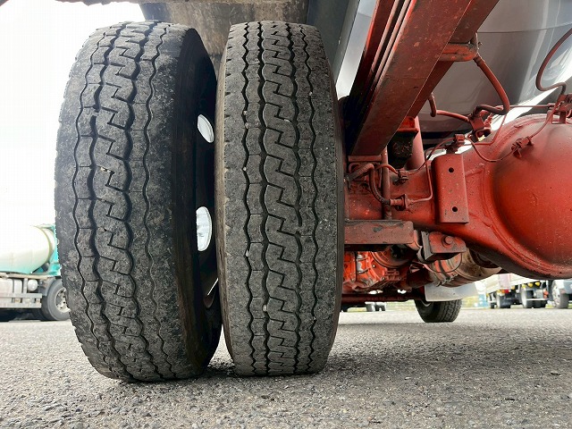 車検付★2.99トン積載★KYB製・2.5立米★電動ホッパー★生コン車|中古トラックの販売・買取・査定のアイナビ