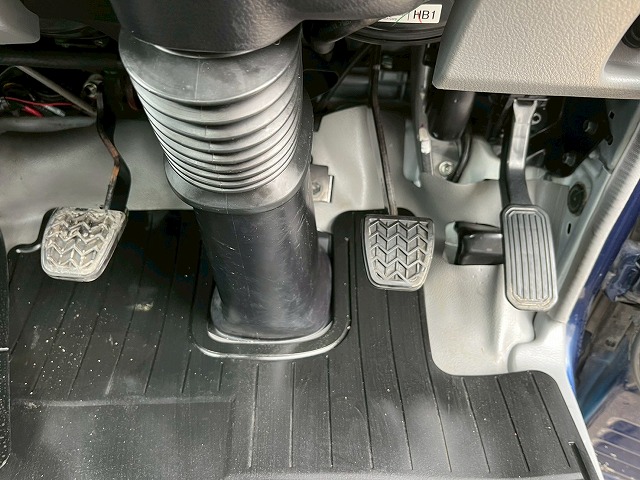 車検付★2.99トン積載★KYB製・2.5立米★電動ホッパー★生コン車|中古トラックの販売・買取・査定のアイナビ