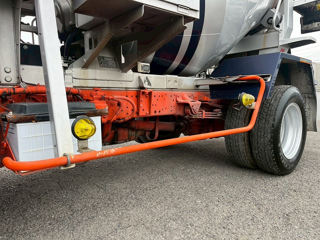 車検付★2.99トン積載★KYB製・2.5立米★電動ホッパー★生コン車|中古トラックの販売・買取・査定のアイナビ