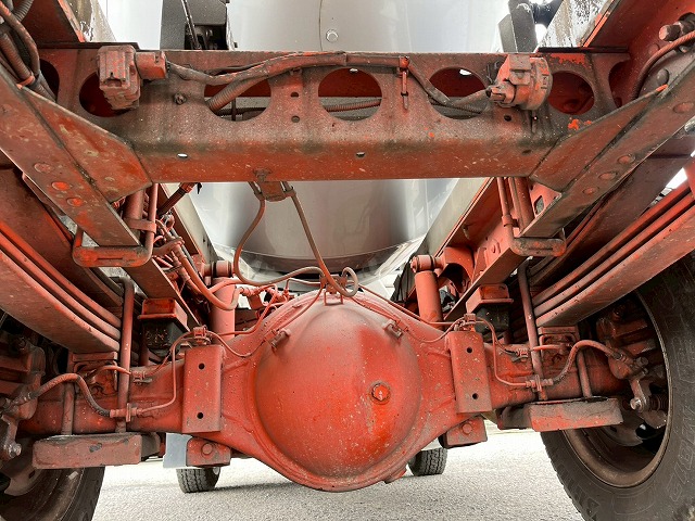 車検付★2.99トン積載★KYB製・2.5立米★電動ホッパー★生コン車|中古トラックの販売・買取・査定のアイナビ