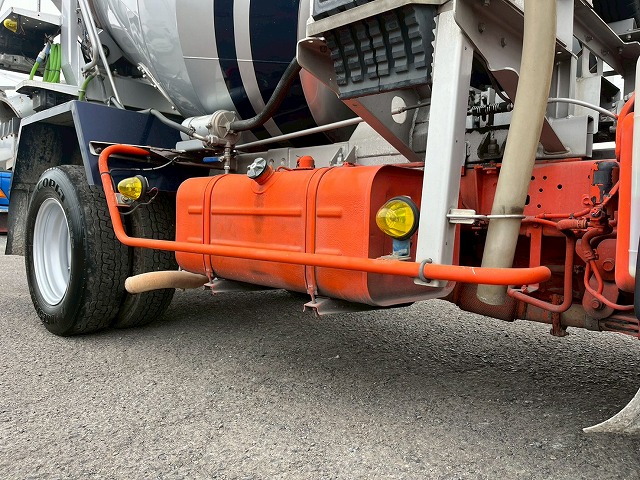 車検付★2.99トン積載★KYB製・2.5立米★電動ホッパー★生コン車|中古トラックの販売・買取・査定のアイナビ