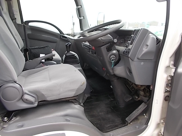 H27エルフクレーン4段Rジャッキラジコン 5Mボディー|中古トラックの販売・買取・査定のアイナビ