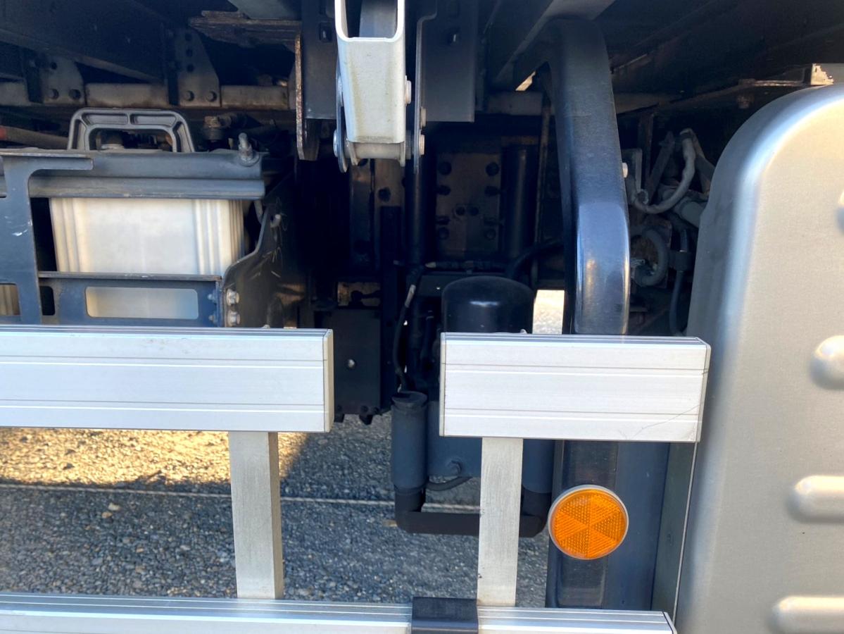 平成28年いすゞギガアルミウイング後輪エアサスQKG-CYJ77B|中古トラックの販売・買取・査定のアイナビ