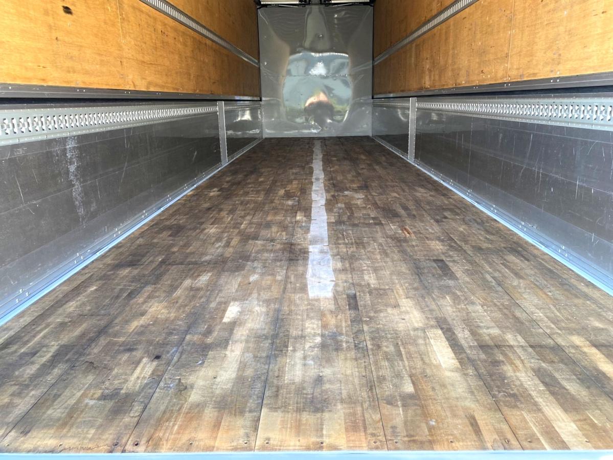 平成28年いすゞギガアルミウイング380馬力塗装済QPG-CYJ77B|中古トラックの販売・買取・査定のアイナビ