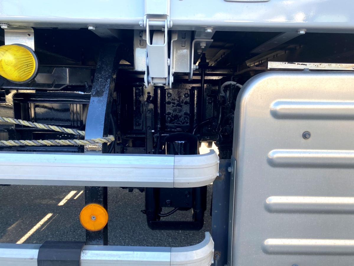 平成28年いすゞギガアルミウイング380馬力塗装済QPG-CYJ77B|中古トラックの販売・買取・査定のアイナビ